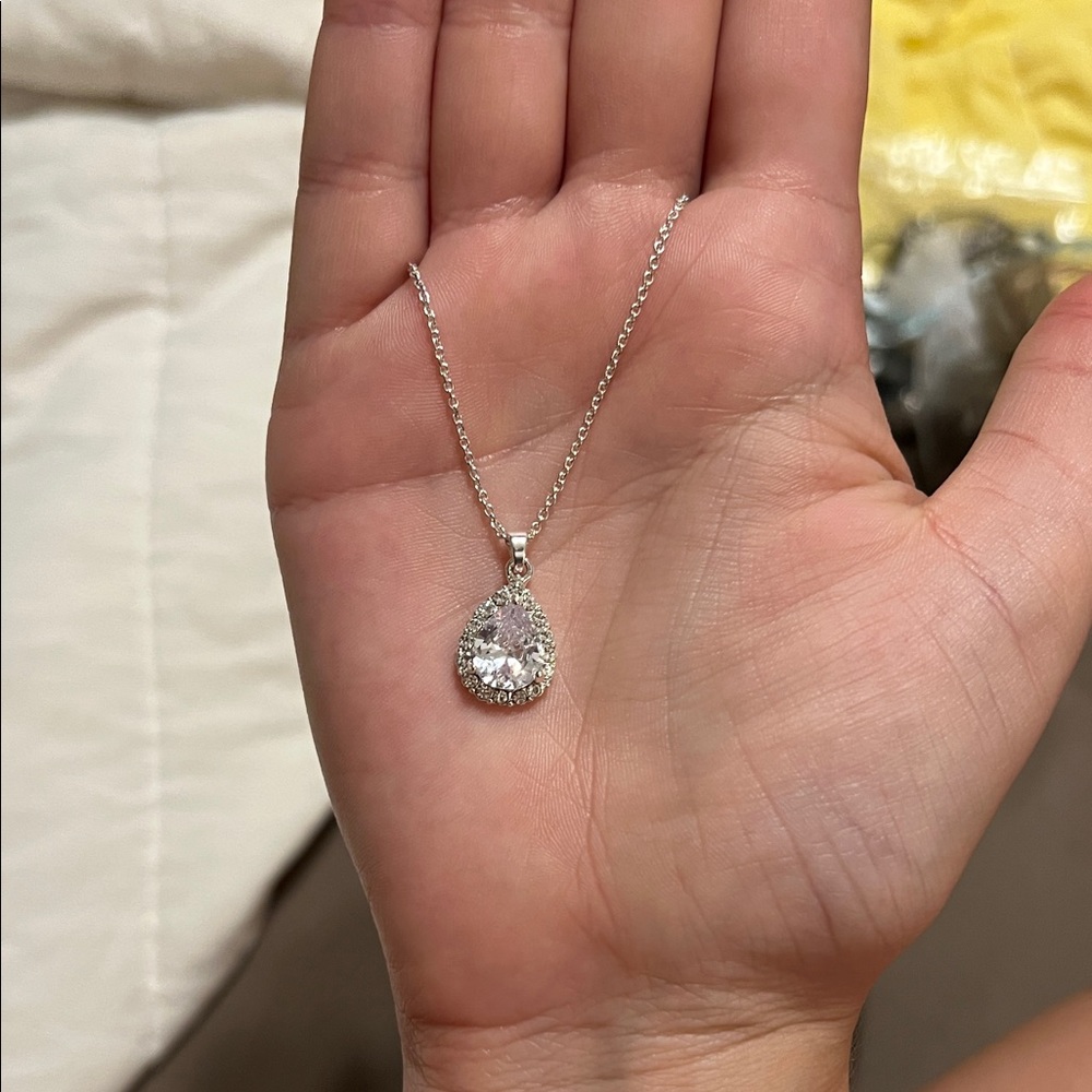 Elegant Silver Teardrop Pendant Necklace